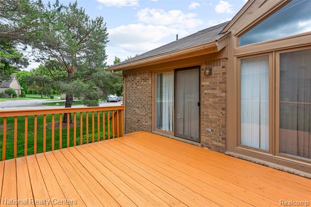 Builiding view thirty five for 6153 Westbrooke, West Bloomfield, MI. 48322