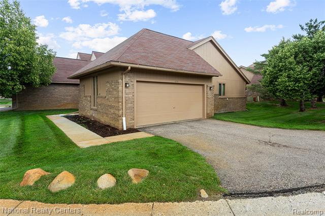 Builiding view thirty nine for 6153 Westbrooke, West Bloomfield, MI. 48322