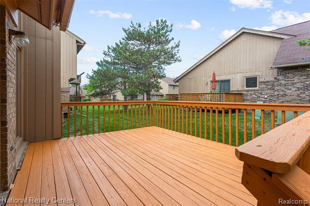Builiding view thirty three for 6153 Westbrooke, West Bloomfield, MI. 48322