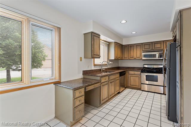 Builiding view twelve for 6153 Westbrooke, West Bloomfield, MI. 48322