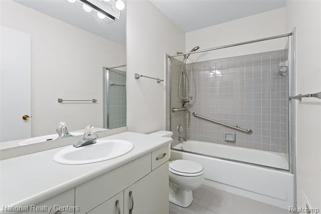 Builiding view twenty eight for 6153 Westbrooke, West Bloomfield, MI. 48322