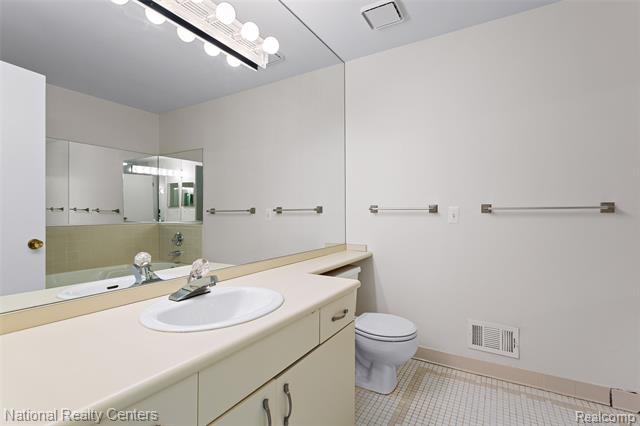 Builiding view twenty four for 6153 Westbrooke, West Bloomfield, MI. 48322