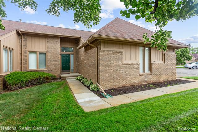 front view for 6153 Westbrooke Dr, West Bloomfield, Mi. 48322