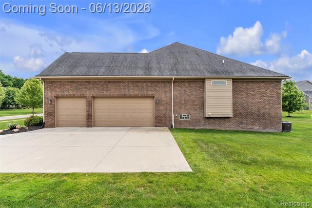 Builiding view fifty four for 23719 Stoneleigh, South Lyon, MI. 48178