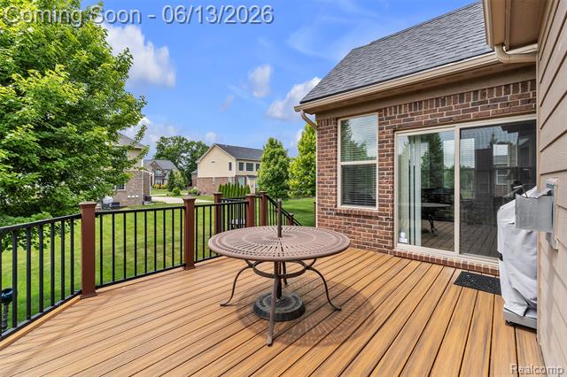 Builiding view fifty nine for 23719 Stoneleigh, South Lyon, MI. 48178