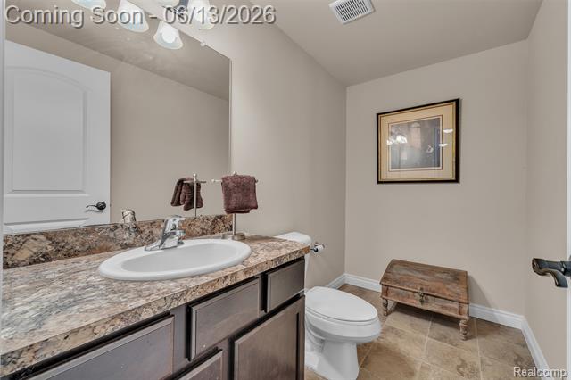 Builiding view fifty one for 23719 Stoneleigh, South Lyon, MI. 48178