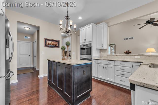 Builiding view five for 23719 Stoneleigh, South Lyon, MI. 48178