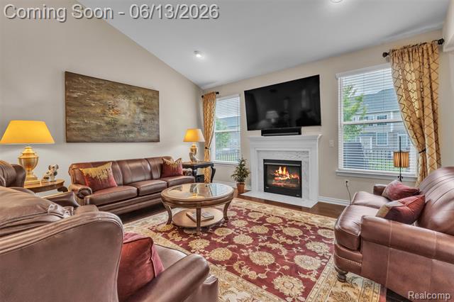 Builiding view nineteen for 23719 Stoneleigh, South Lyon, MI. 48178