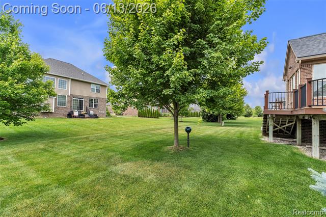 Builiding view sixty one for 23719 Stoneleigh, South Lyon, MI. 48178