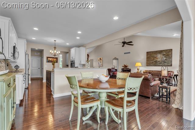 Builiding view twenty three for 23719 Stoneleigh, South Lyon, MI. 48178