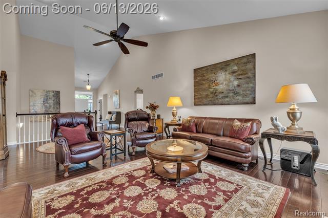 Builiding view twenty for 23719 Stoneleigh, South Lyon, MI. 48178