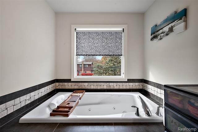 Builiding view forty eight for 4095 Rockingham, Troy, MI. 48085