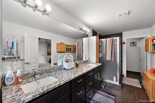 Builiding view forty seven for 4095 Rockingham, Troy, MI. 48085