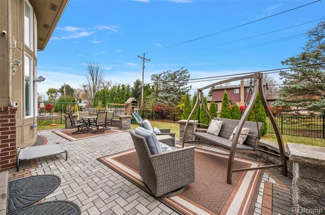 Builiding view seventy four for 4095 Rockingham, Troy, MI. 48085