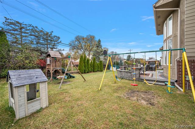 Builiding view seventy seven for 4095 Rockingham, Troy, MI. 48085