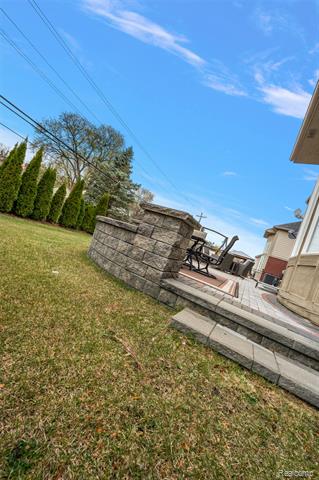 Builiding view seventy six for 4095 Rockingham, Troy, MI. 48085