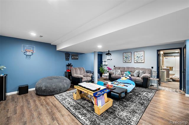 Builiding view sixty eight for 4095 Rockingham, Troy, MI. 48085