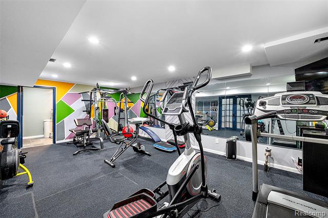 Builiding view sixty for 4095 Rockingham, Troy, MI. 48085