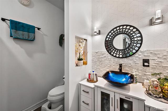 Builiding view thirty six for 4095 Rockingham, Troy, MI. 48085