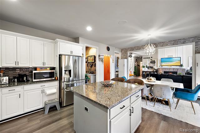 Builiding view thirty three for 4095 Rockingham, Troy, MI. 48085