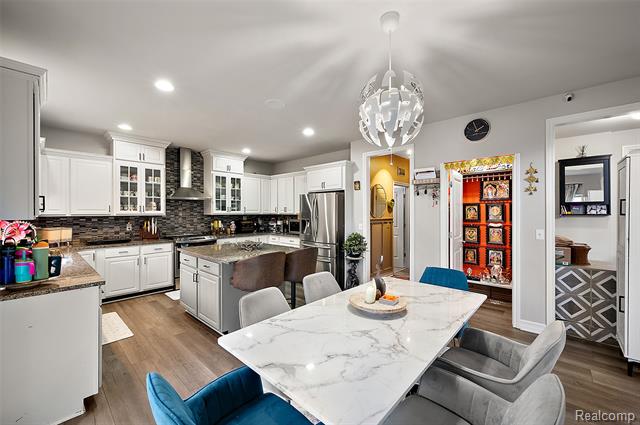 Builiding view twenty four for 4095 Rockingham, Troy, MI. 48085