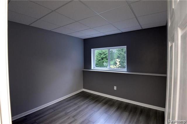 Builiding view eighteen for 31085 Tremont, Franklin, MI. 48025