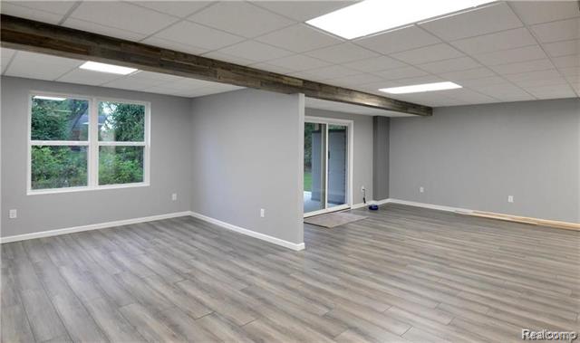 Builiding view nineteen for 31085 Tremont, Franklin, MI. 48025