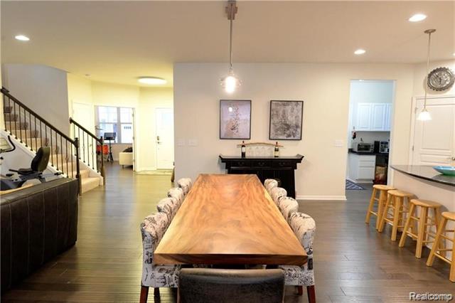 Builiding view seven for 31085 Tremont, Franklin, MI. 48025