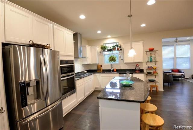 Builiding view ten for 31085 Tremont, Franklin, MI. 48025