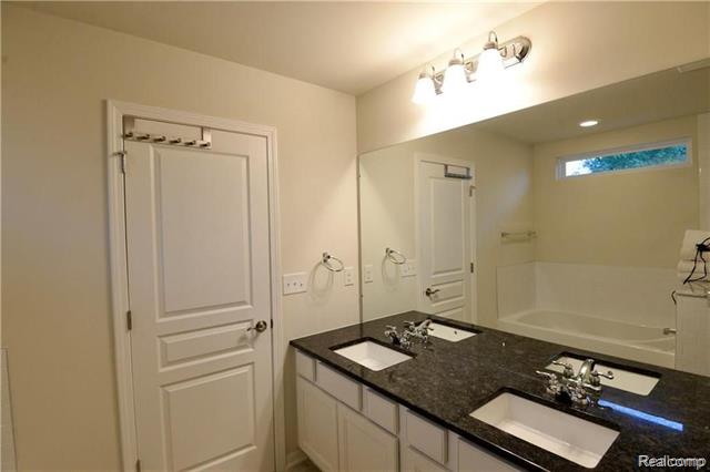 Builiding view thirty five for 31085 Tremont, Franklin, MI. 48025