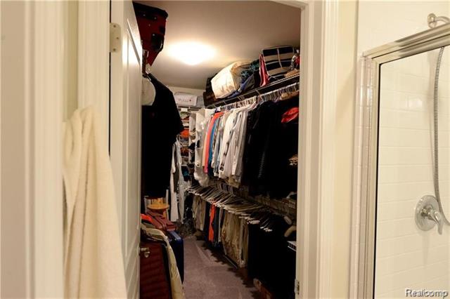 Builiding view thirty four for 31085 Tremont, Franklin, MI. 48025