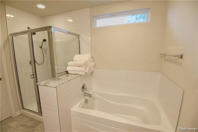 Builiding view thirty two for 31085 Tremont, Franklin, MI. 48025