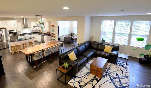 Builiding view three for 31085 Tremont, Franklin, MI. 48025