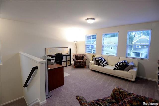 Builiding view twenty five for 31085 Tremont, Franklin, MI. 48025