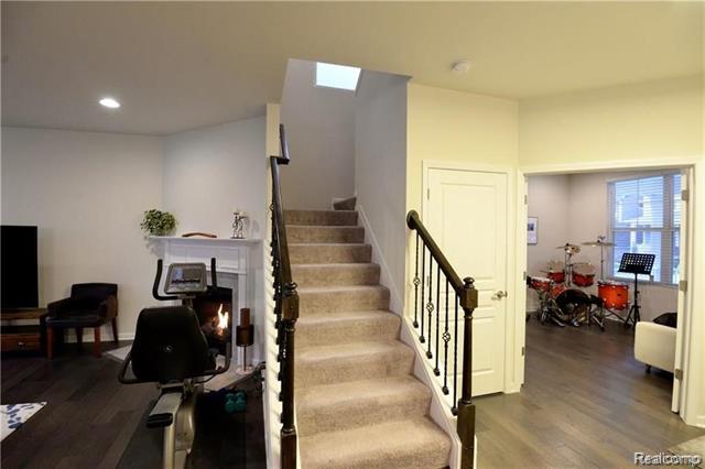 Builiding view twenty four for 31085 Tremont, Franklin, MI. 48025