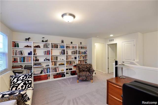 Builiding view twenty seven for 31085 Tremont, Franklin, MI. 48025