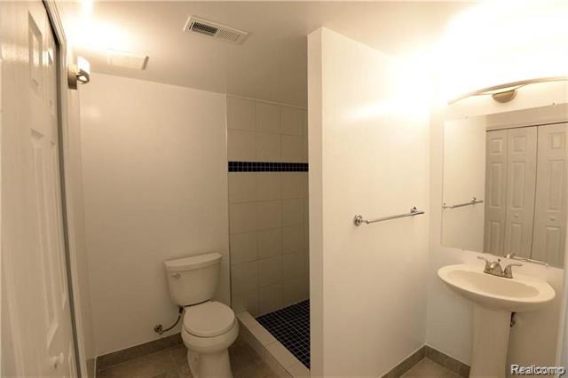 Builiding view twenty three for 31085 Tremont, Franklin, MI. 48025