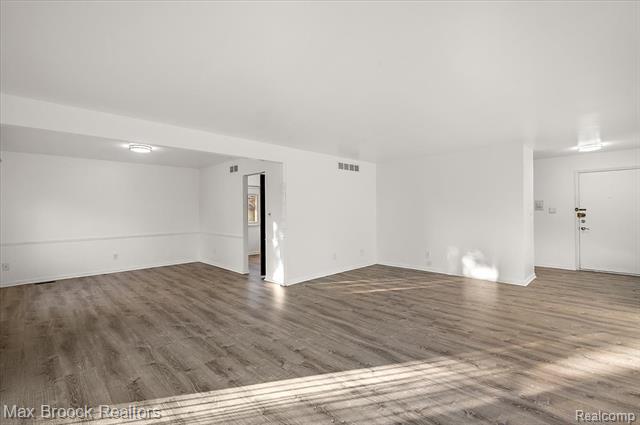 Builiding view eight for 2383 Mulberry Sq Apt 67, Bloomfield Hills, MI. 48302