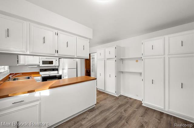 Builiding view fourteen for 2383 Mulberry Sq Apt 67, Bloomfield Hills, MI. 48302