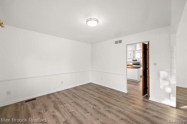 Builiding view nine for 2383 Mulberry Sq Apt 67, Bloomfield Hills, MI. 48302