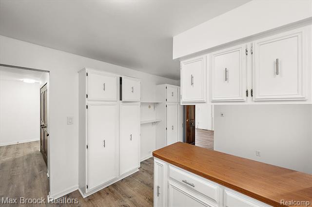 Builiding view nineteen for 2383 Mulberry Sq Apt 67, Bloomfield Hills, MI. 48302