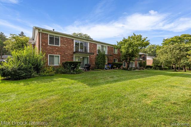 Builiding view one for 2383 Mulberry Sq Apt 67, Bloomfield Hills, MI. 48302