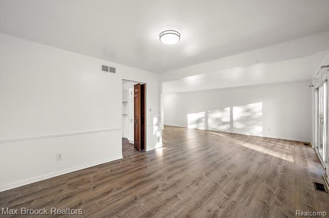 Builiding view ten for 2383 Mulberry Sq Apt 67, Bloomfield Hills, MI. 48302