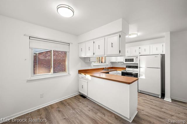 Builiding view thirteen for 2383 Mulberry Sq Apt 67, Bloomfield Hills, MI. 48302