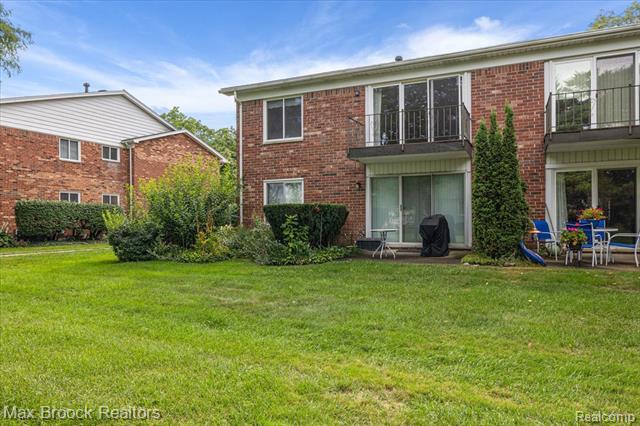 Builiding view thirty four for 2383 Mulberry Sq Apt 67, Bloomfield Hills, MI. 48302