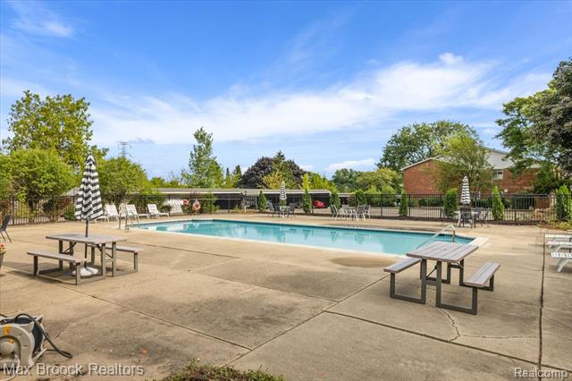 Builiding view thirty seven for 2383 Mulberry Sq Apt 67, Bloomfield Hills, MI. 48302