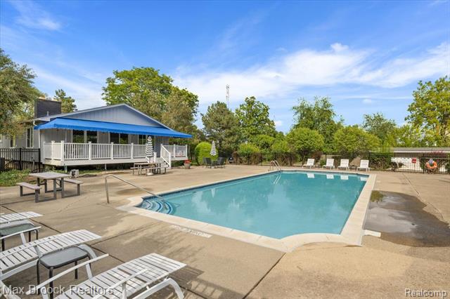 Builiding view two for 2383 Mulberry Sq Apt 67, Bloomfield Hills, MI. 48302