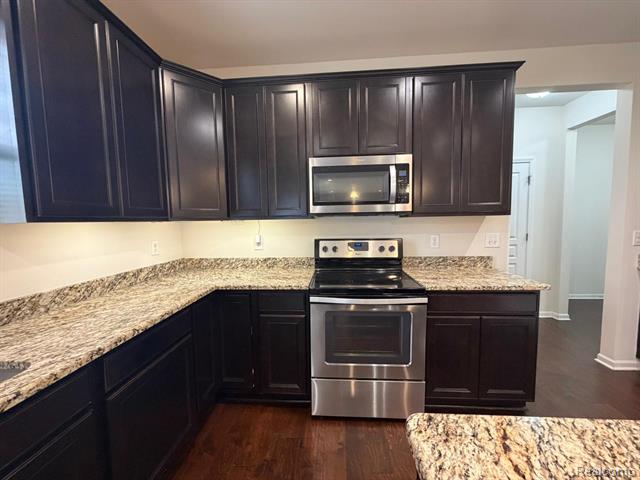 Builiding view nine for 25835 Oberlin, Novi, MI. 48374