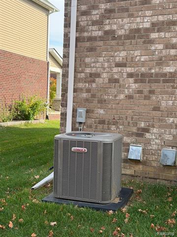 Builiding view thirty three for 25835 Oberlin, Novi, MI. 48374