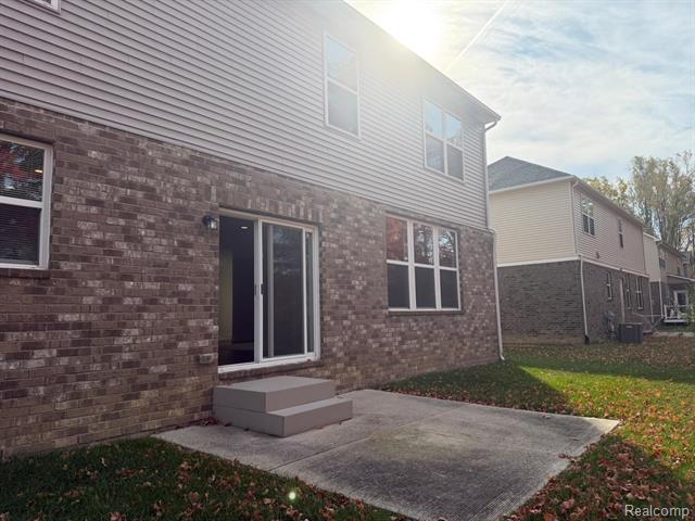 Builiding view thirty two for 25835 Oberlin, Novi, MI. 48374